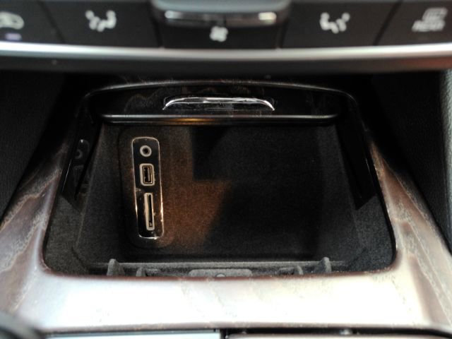 Used 2021 Maserati Levante AWD/4WD image 44