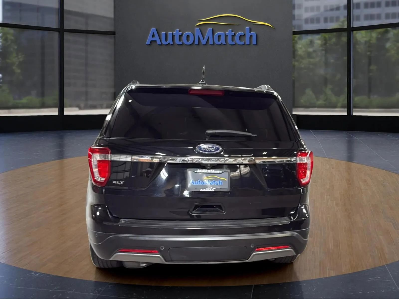 Used 2019 Ford Explorer XLT w/ Equipment Group 201A FWD image 8