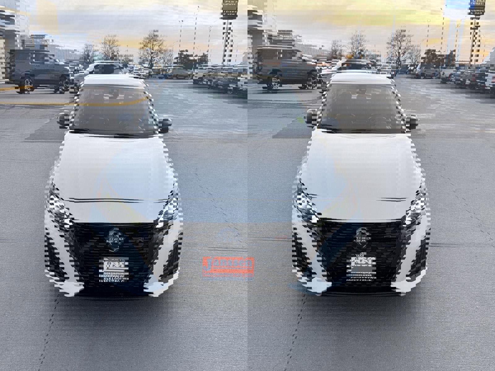 Used 2024 Nissan Altima 2.5 SR image 3