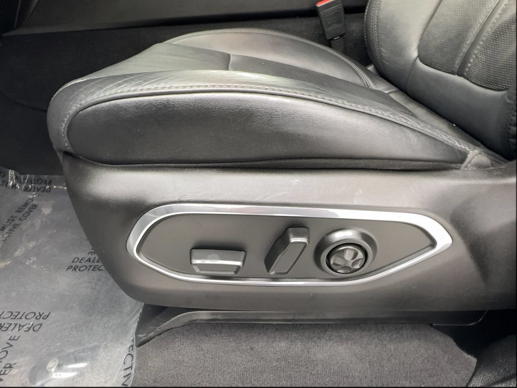 Used 2024 Jeep Wagoneer L Series II RWD image 21