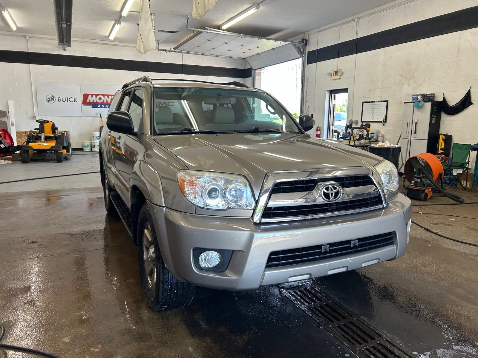 Used 2008 Toyota 4Runner SR5 AWD/4WD image 8