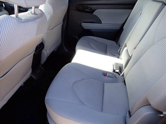 Used 2021 Toyota Highlander L image 9