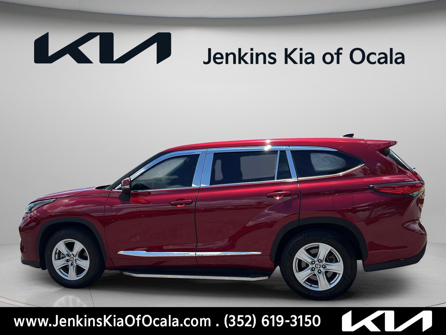 Used 2022 Toyota Highlander LE FWD image 6