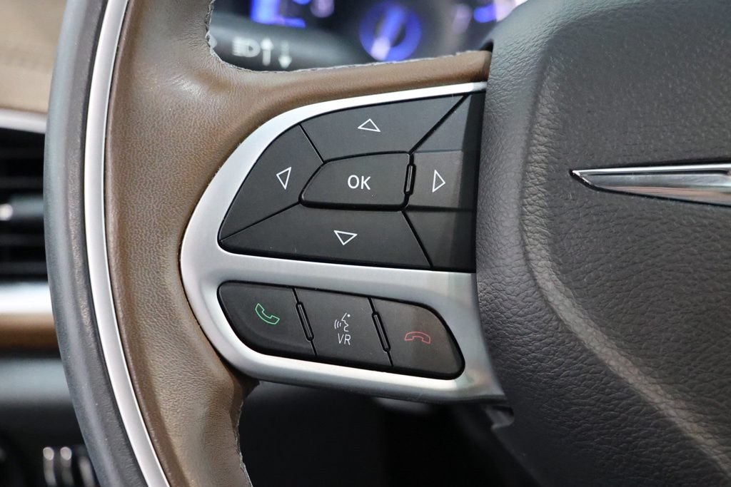 Used 2017 Chrysler Pacifica Limited w/ UConnect Theater Package FWD image 21