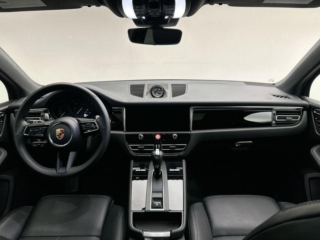 Used 2025 Porsche Macan image 8