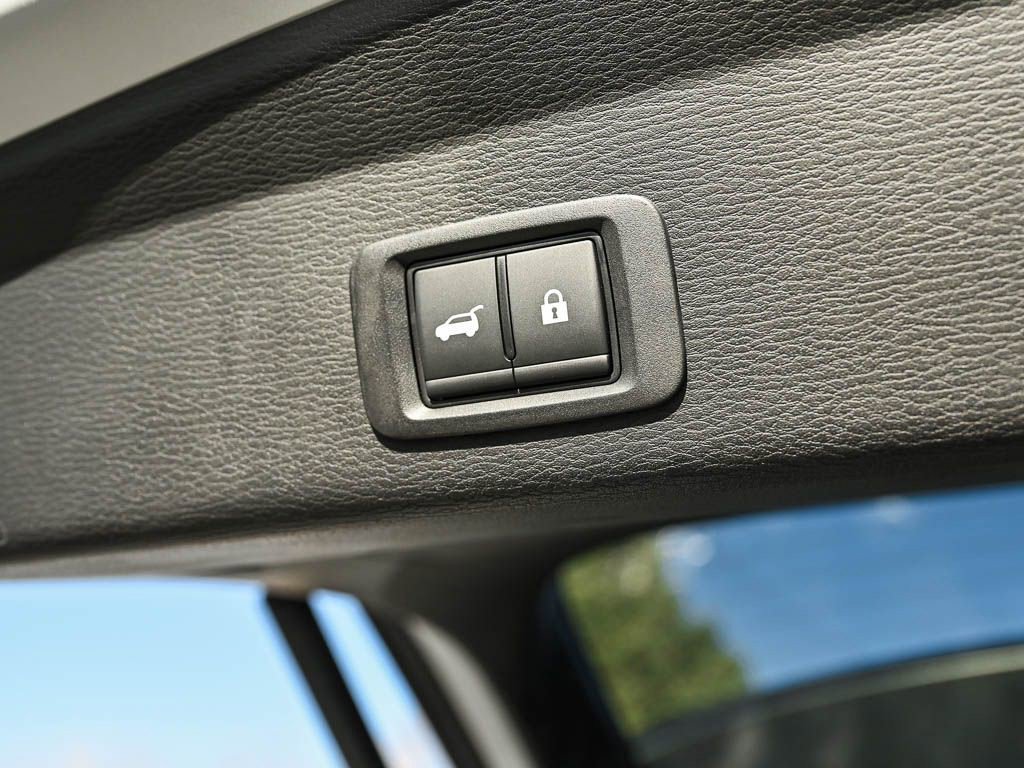 New 2025 Mitsubishi Outlander SE image 9