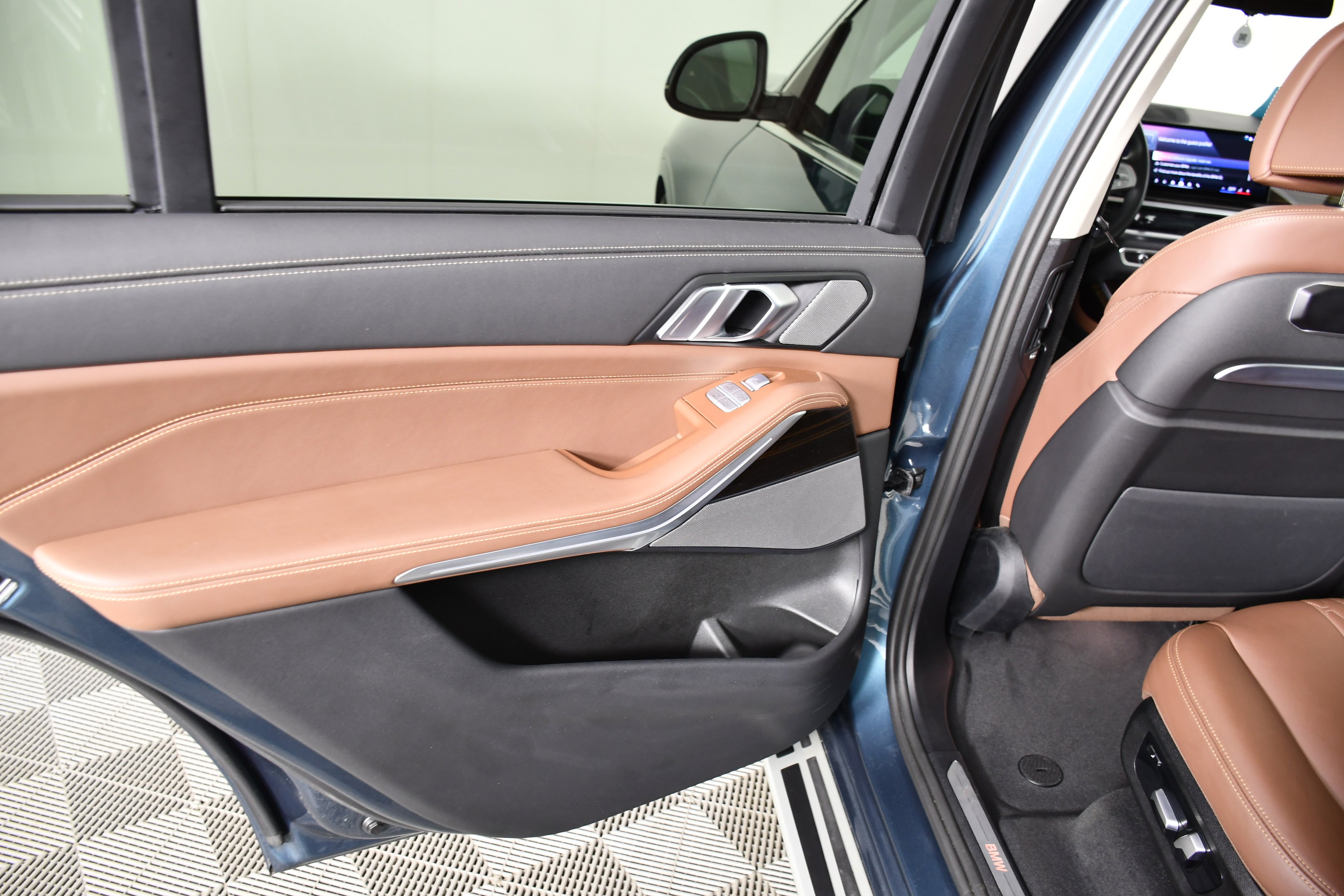 Used 2025 BMW X7 xDrive40i image 46