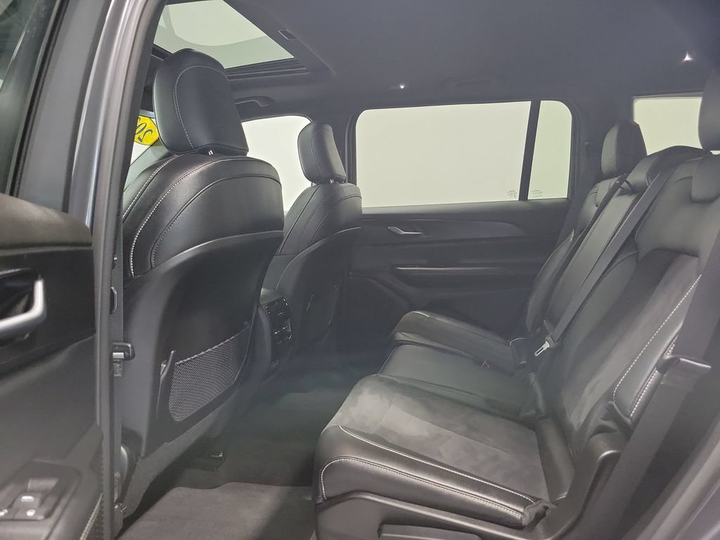 Used 2024 Jeep Grand Cherokee L Altitude AWD/4WD image 32