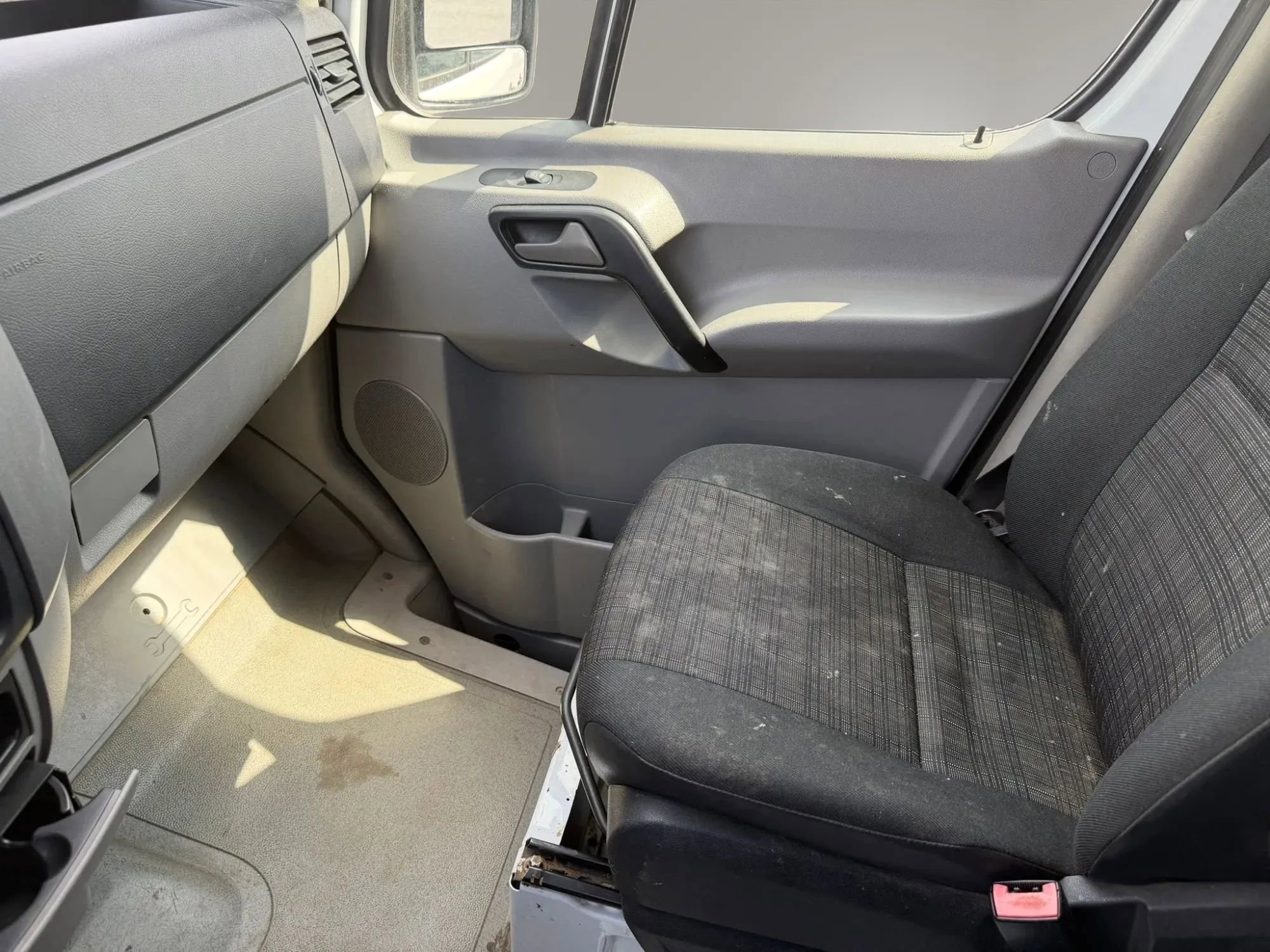 Used 2014 Freightliner Sprinter 2500 RWD image 8