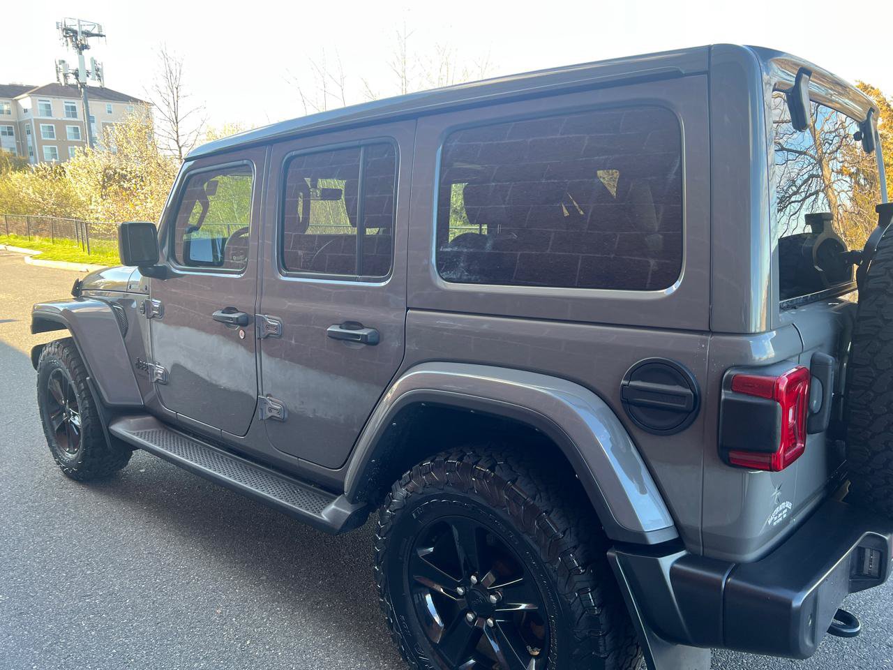 Used 2022 Jeep Wrangler Unlimited Sahara AWD/4WD image 8