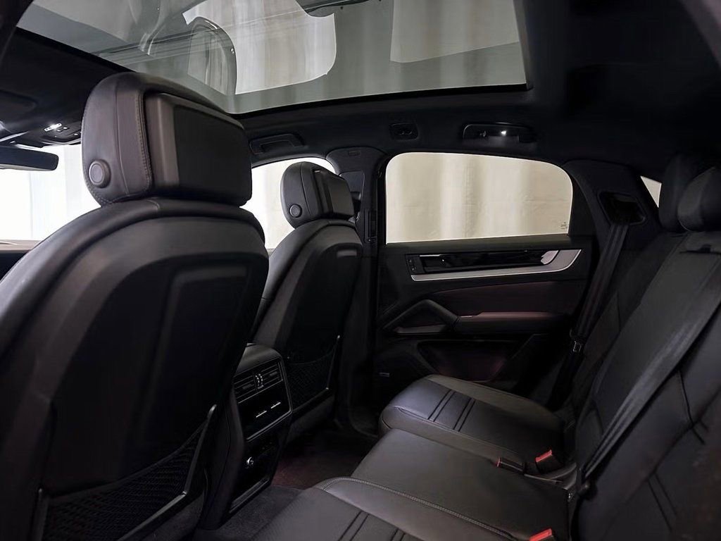 Used 2024 Porsche Cayenne Coupe image 23