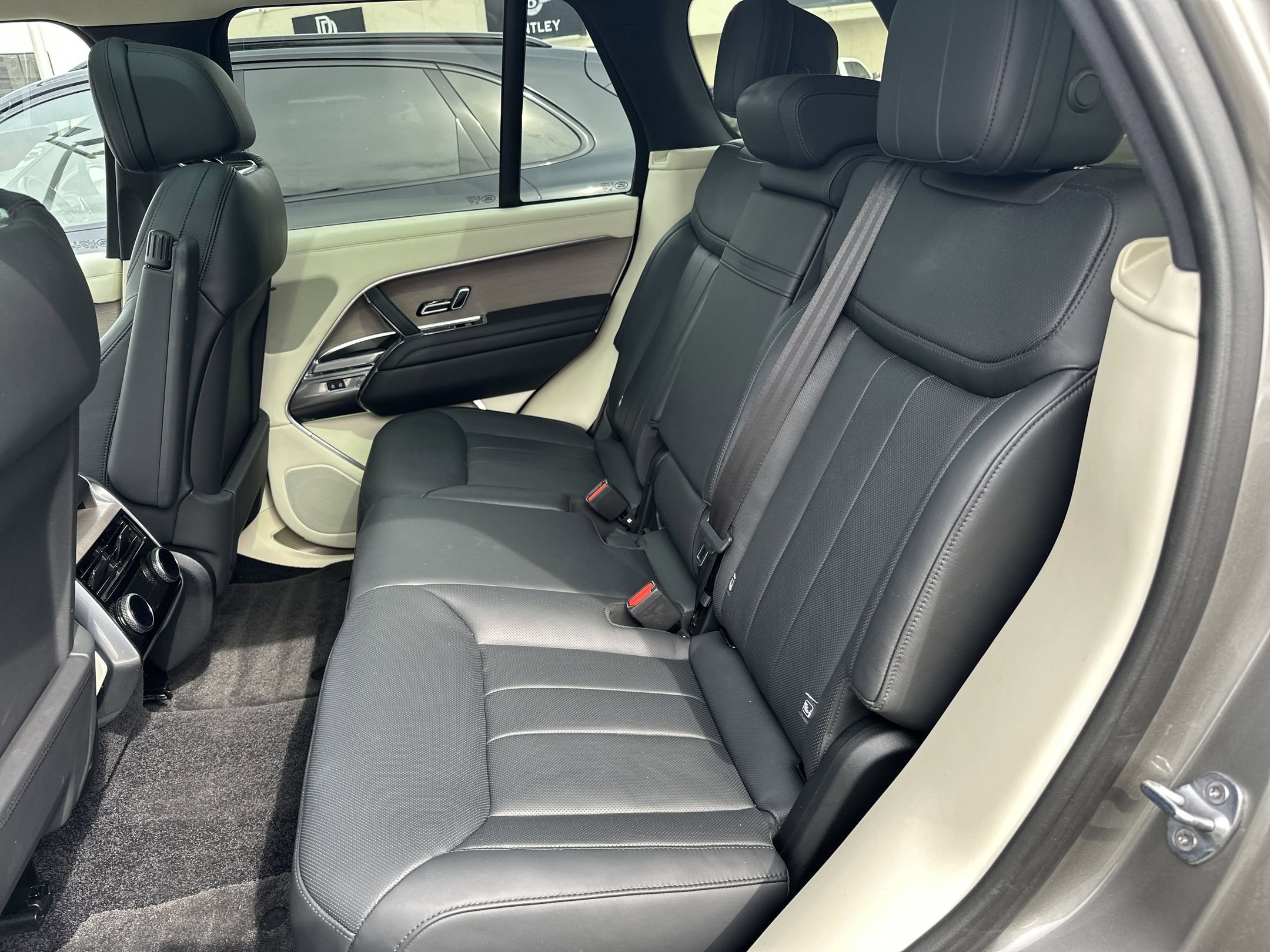 Used 2023 Land Rover Range Rover SE image 21
