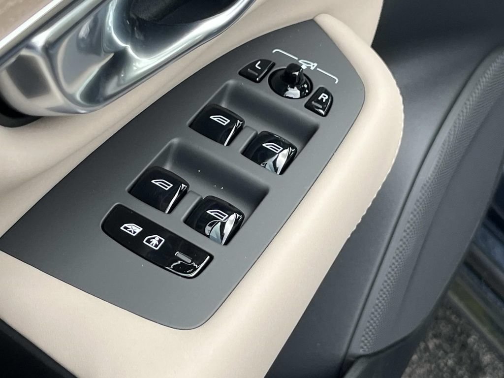 Certified 2026 Volvo XC90 B6 Plus AWD/4WD image 21