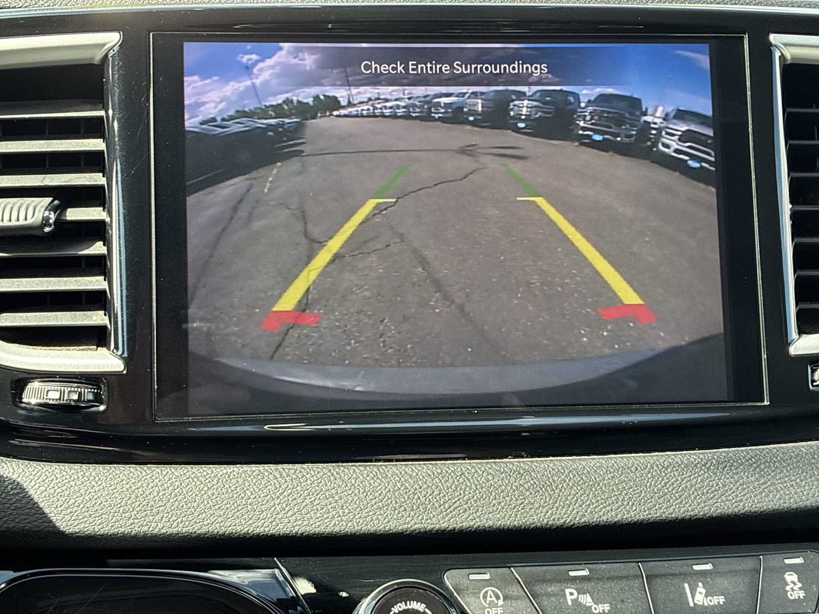 Used 2023 Chrysler Pacifica Touring-L FWD image 22