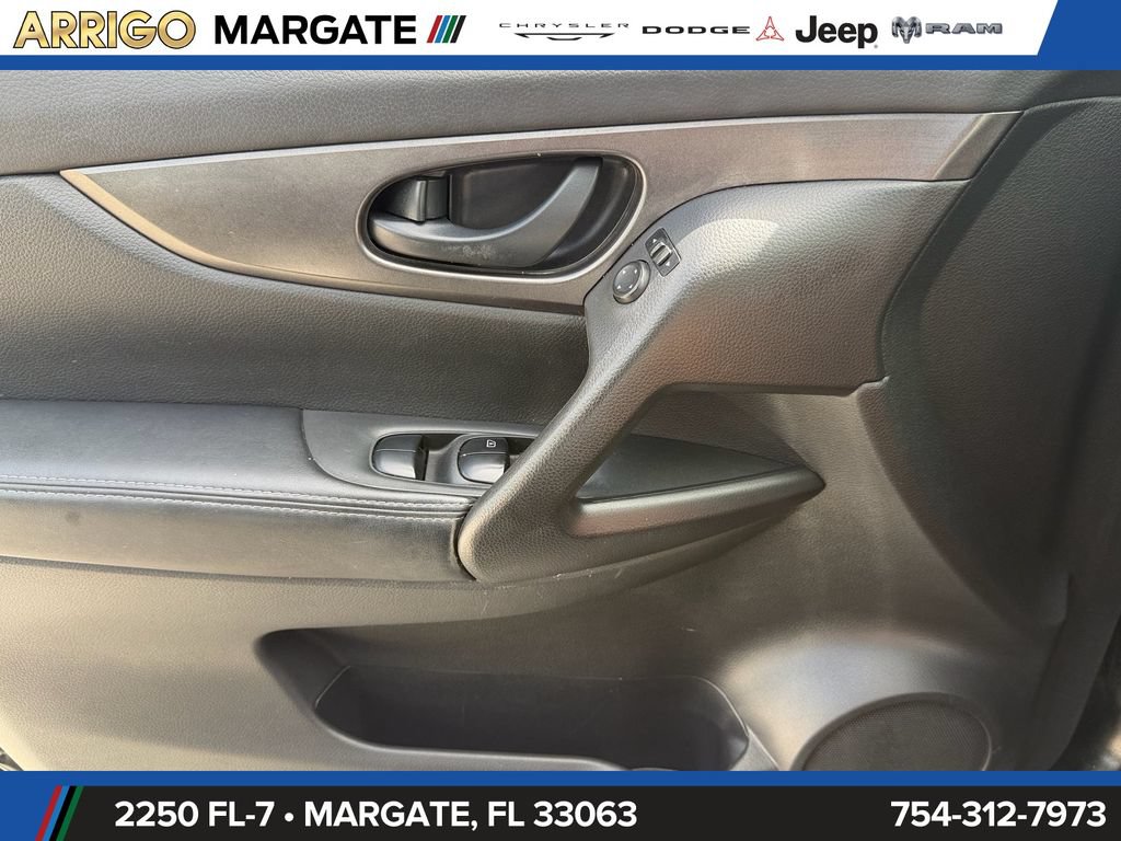 Used 2019 Nissan Rogue Sport S w/ Appearance Package FWD image 31