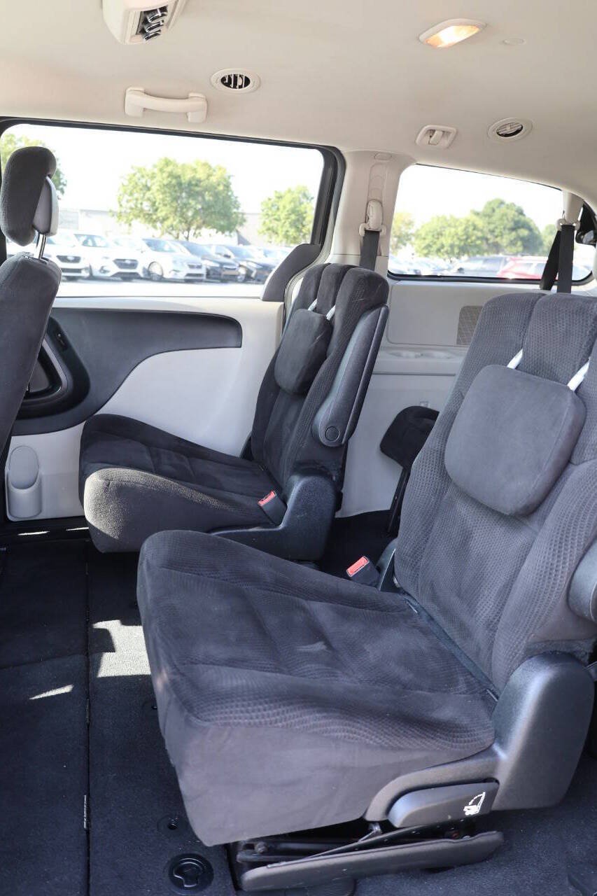 Used 2014 Dodge Grand Caravan SXT FWD image 18