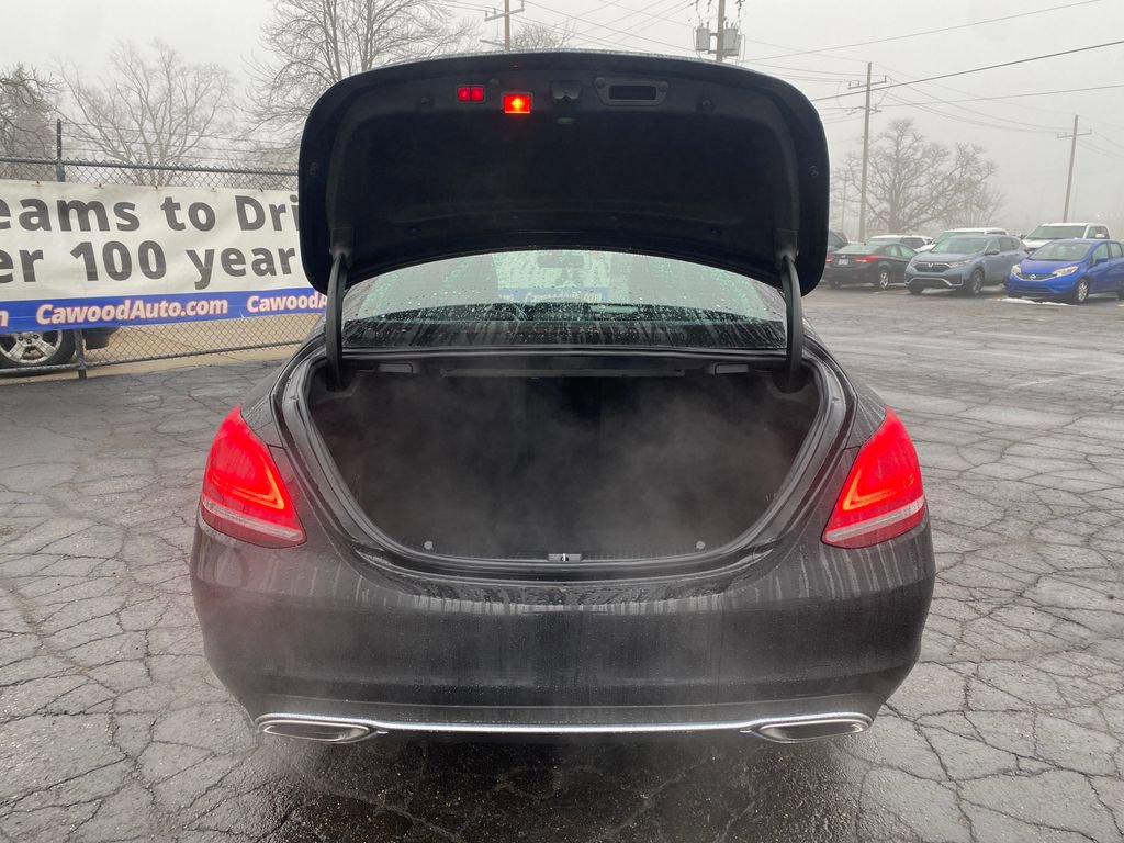 Used 2019 Mercedes-Benz C 300 Sedan image 4