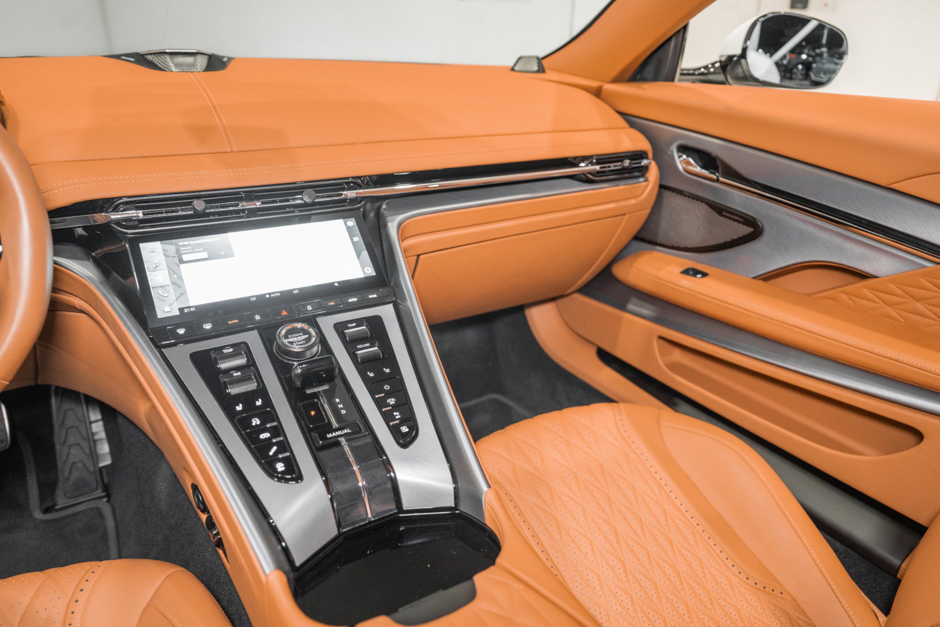 Used 2024 Aston Martin DB12 Coupe RWD image 19