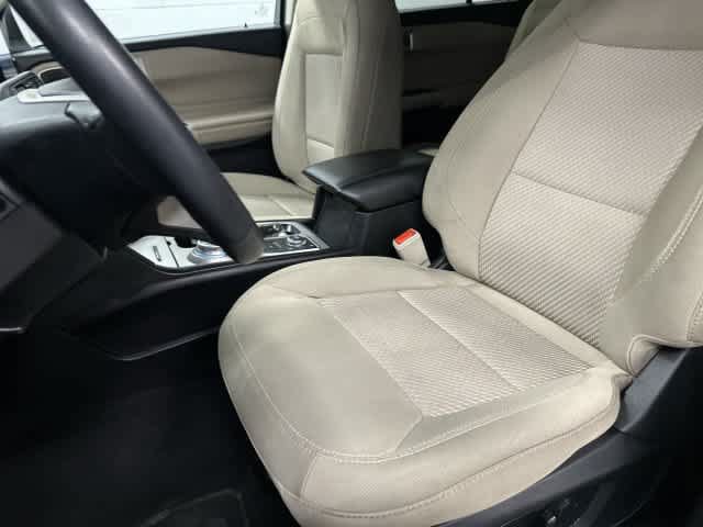 Used 2023 Ford Explorer XLT AWD/4WD image 10
