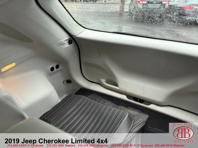 Used 2019 Jeep Cherokee Limited AWD/4WD image 12