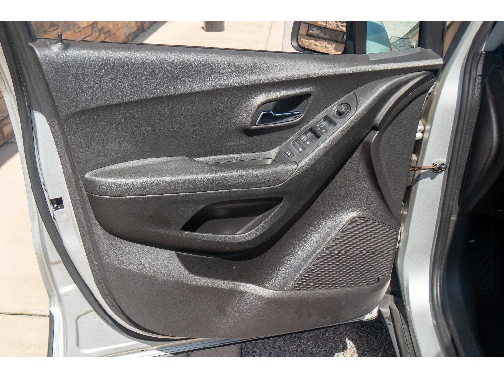 Used 2018 Chevrolet Trax LT w/ LT Convenience Package AWD/4WD image 10
