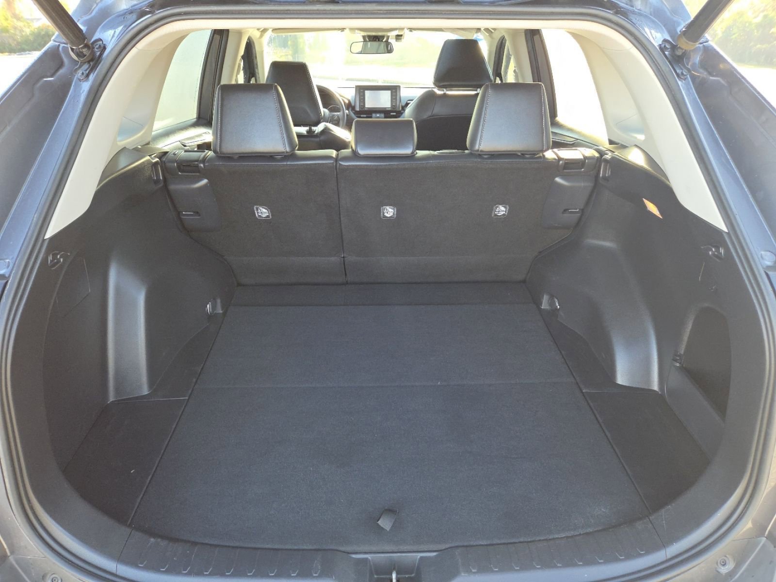 Used 2021 Toyota RAV4 XLE Premium image 20