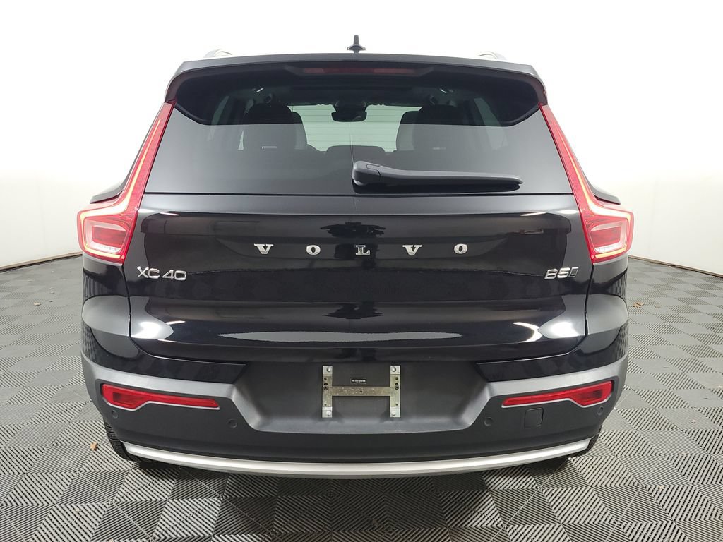 Used 2025 Volvo XC40 B5 Plus AWD/4WD image 7