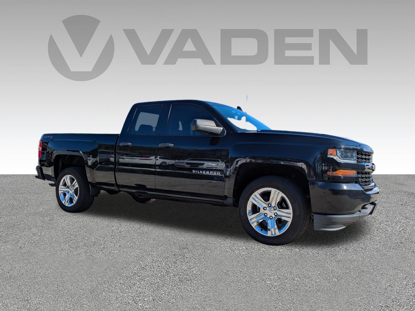 Used 2019 Chevrolet Silverado 1500 Custom w/ Custom Convenience Package image 3