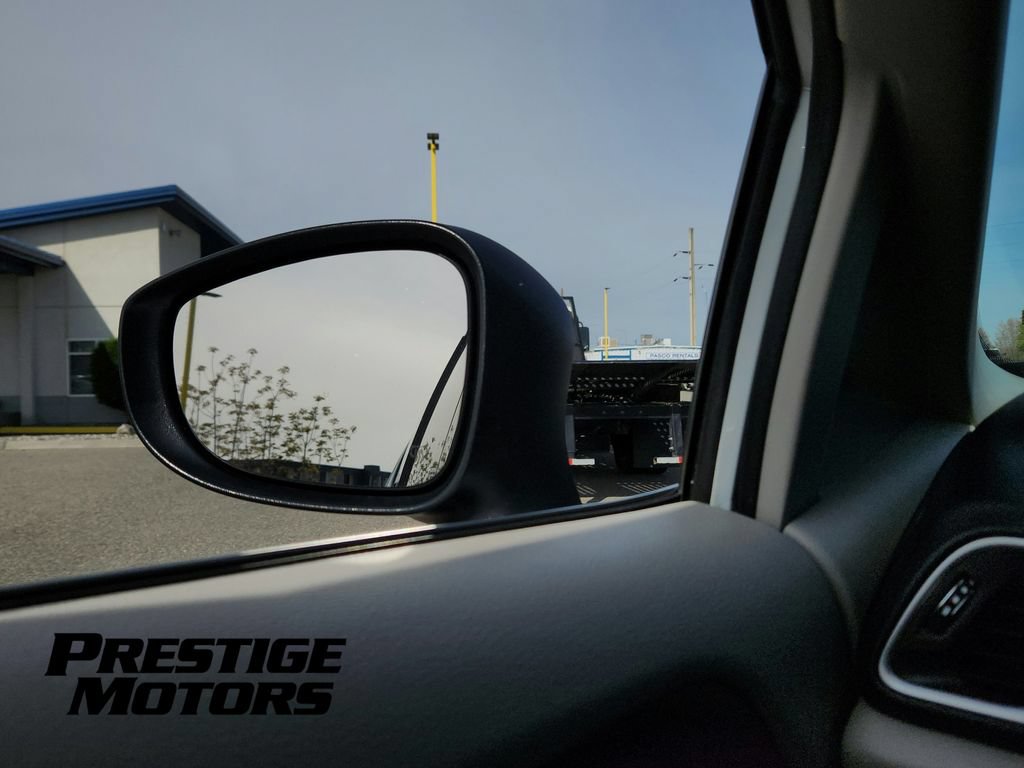 Used 2022 Chrysler Voyager LX FWD image 15
