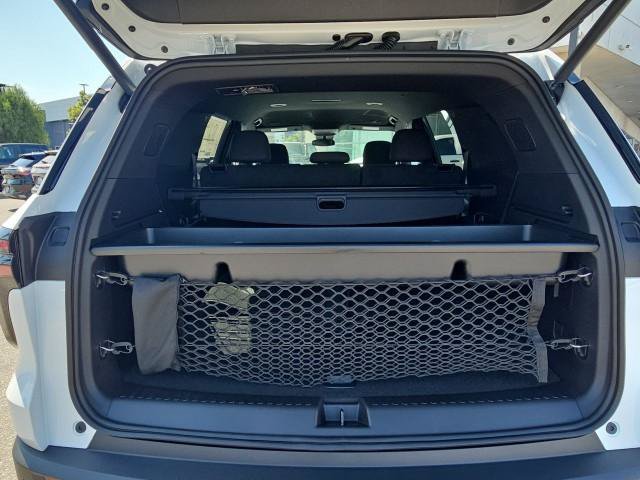 New 2027 Chevrolet Traverse LT w/ LPO, Cargo Package FWD image 26