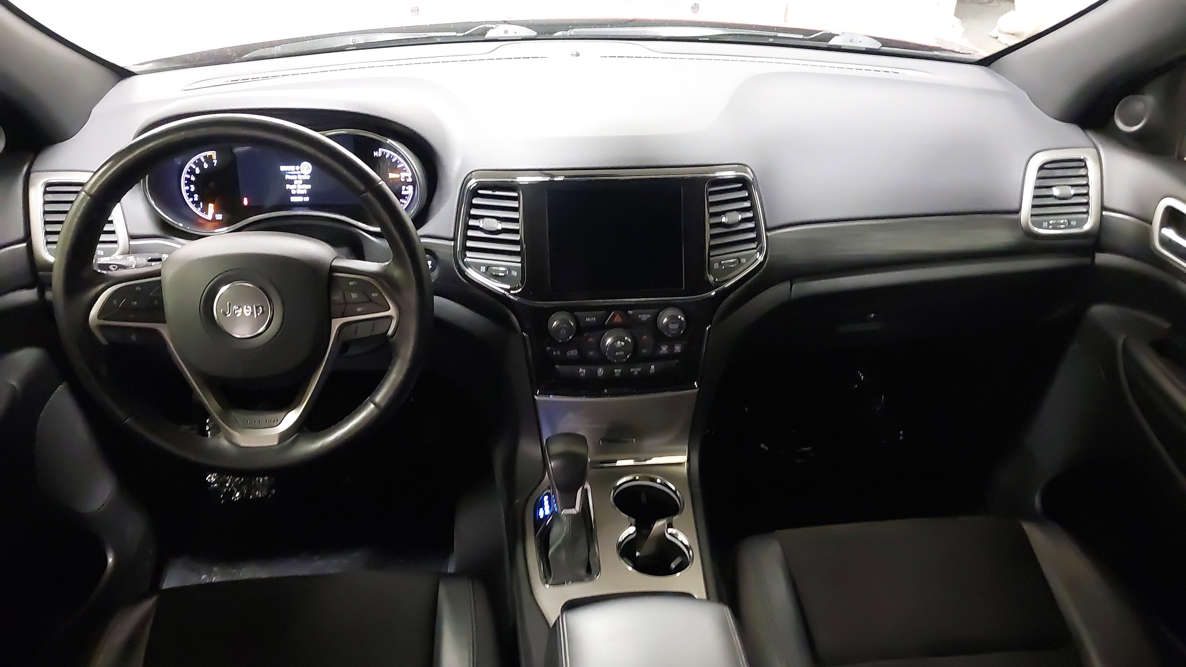 Used 2021 Jeep Grand Cherokee Laredo X image 26