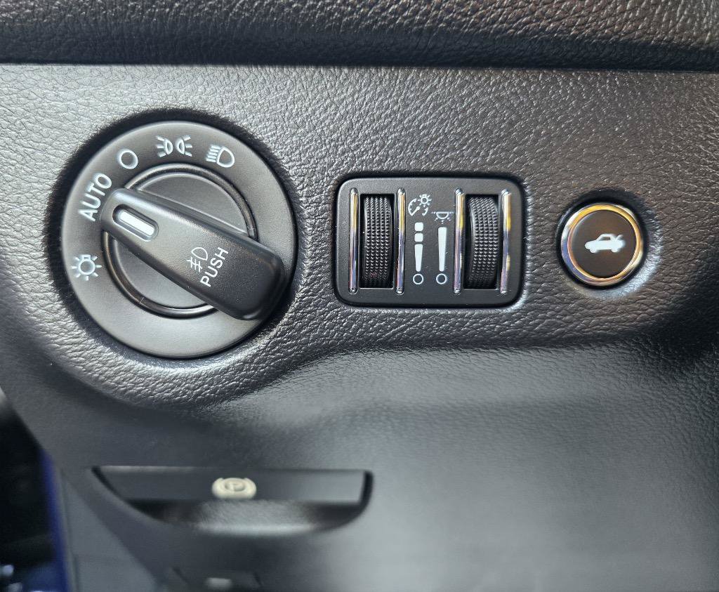 Used 2015 Dodge Challenger R/T Plus RWD image 13