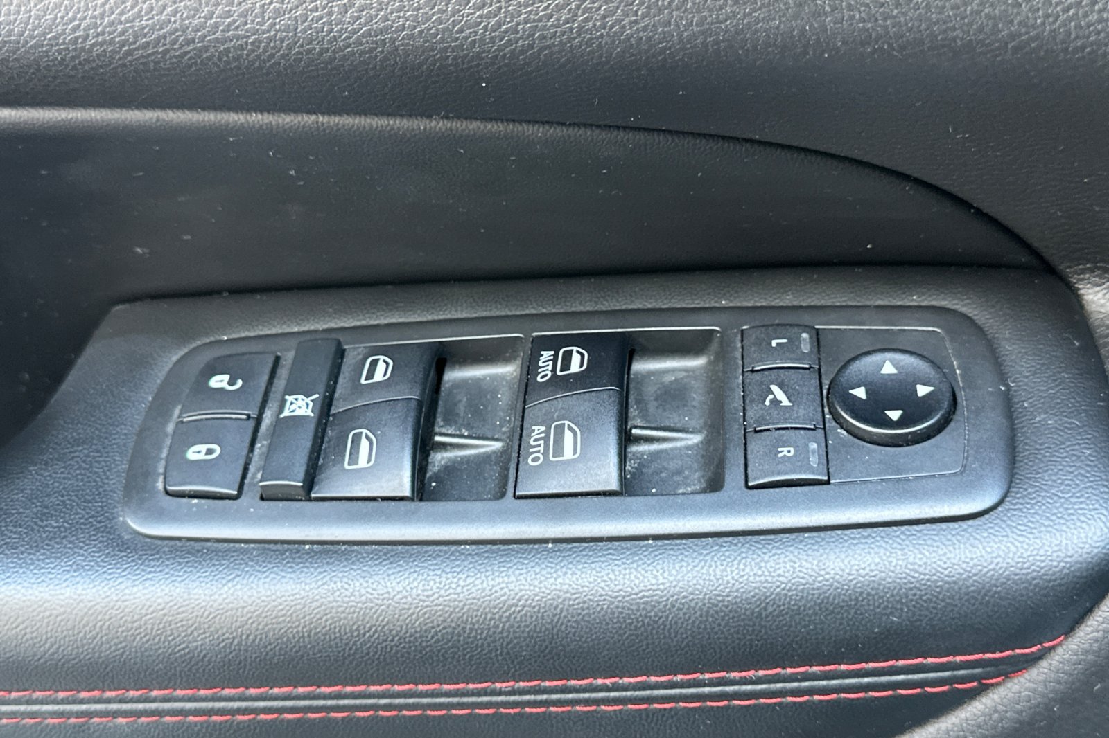 Used 2019 Jeep Grand Cherokee Trailhawk w/ Trailhawk Luxury Group AWD/4WD image 12