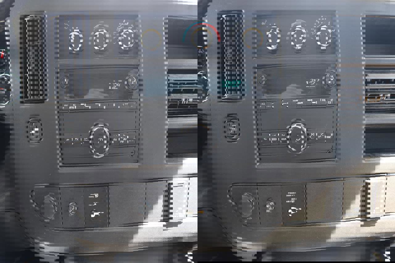 Used 2017 Chevrolet Express 2500 image 28