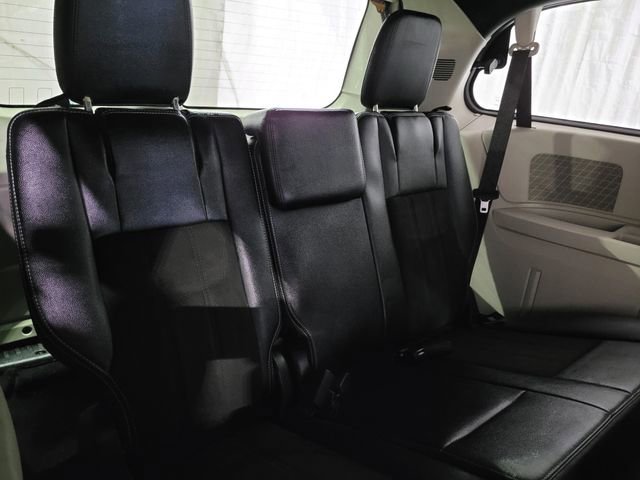 Used 2019 Dodge Grand Caravan SXT w/ Rear Park Assist Package image 44
