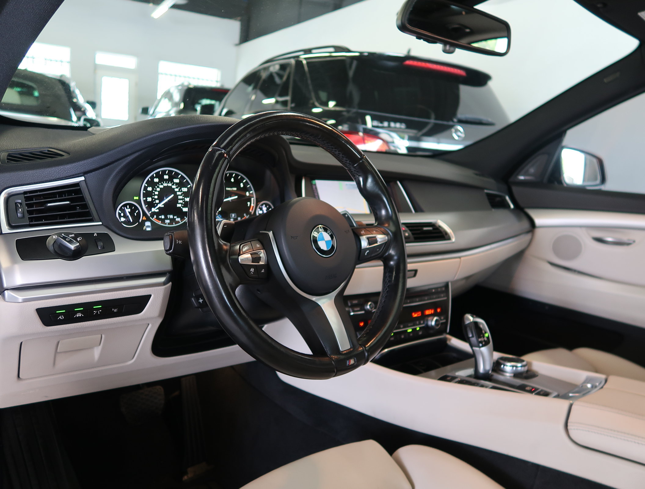 Used 2017 BMW 535i Gran Turismo RWD image 25