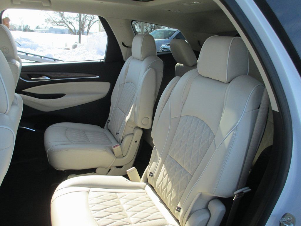 Used 2023 Buick Enclave Avenir image 19