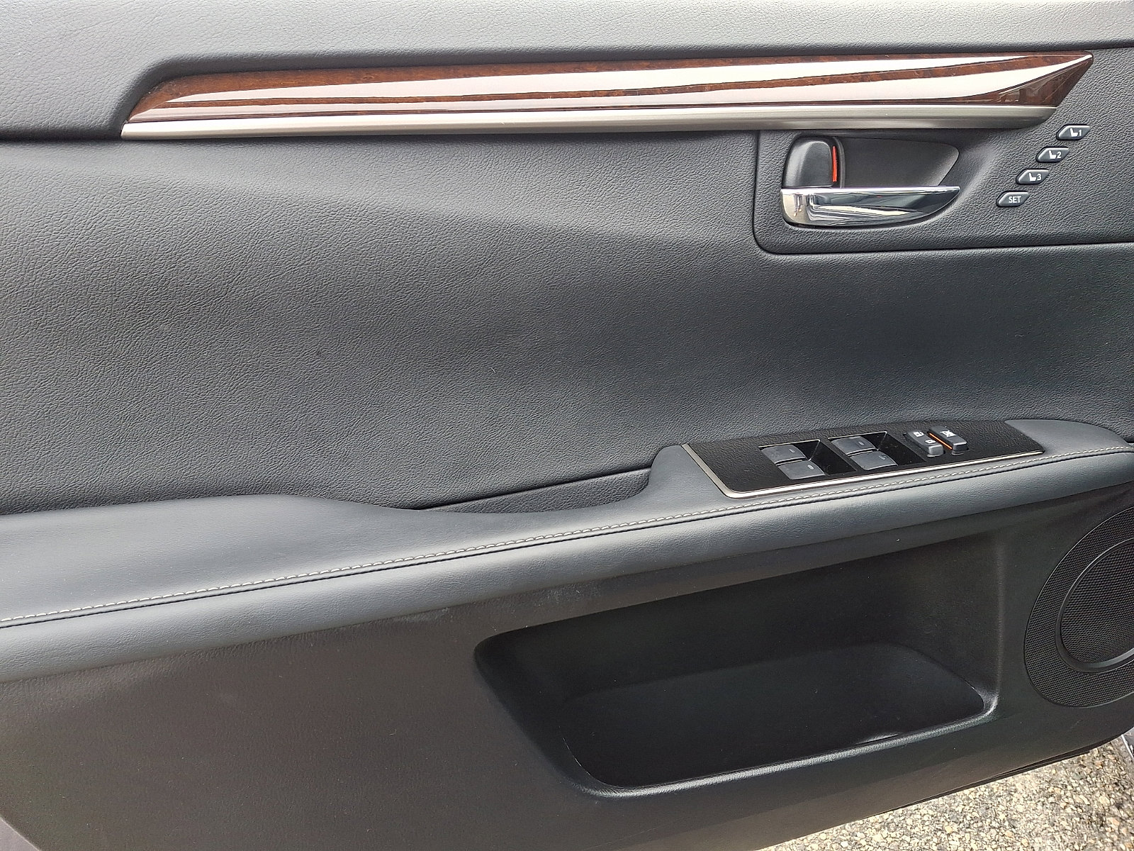 Used 2016 Lexus ES 350 w/ Navigation System Package image 12