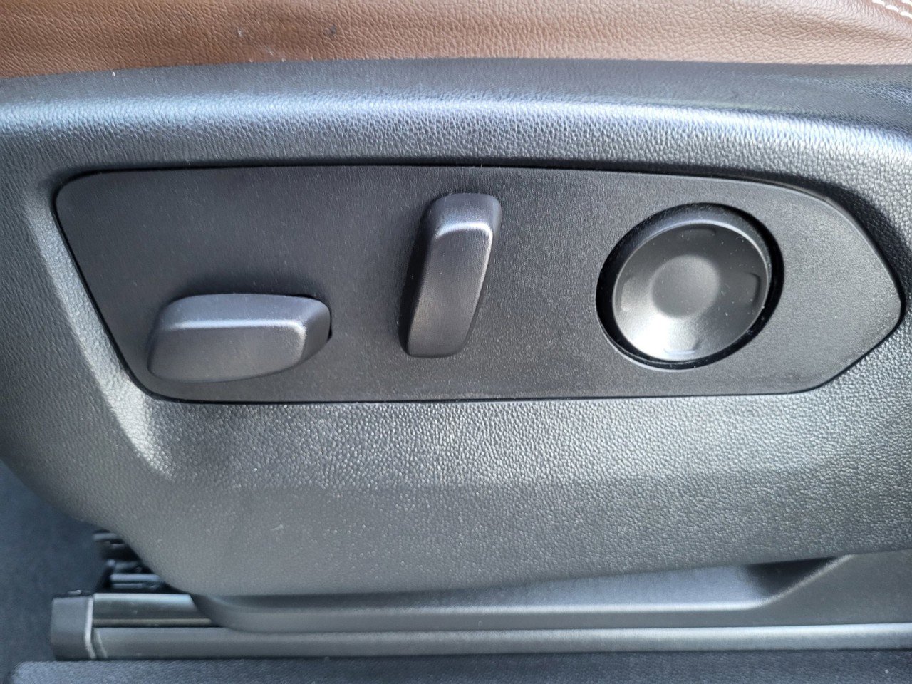 Used 2021 Chevrolet Suburban High Country w/ Premium Package image 38