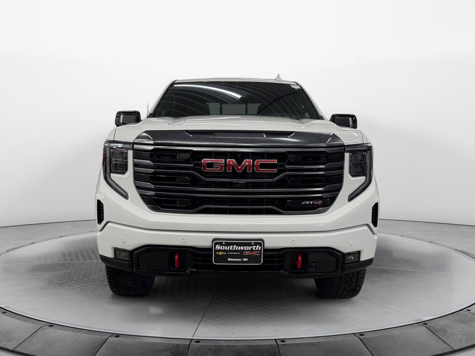Used 2024 GMC Sierra 1500 AT4 w/ Technology Package AWD/4WD image 7