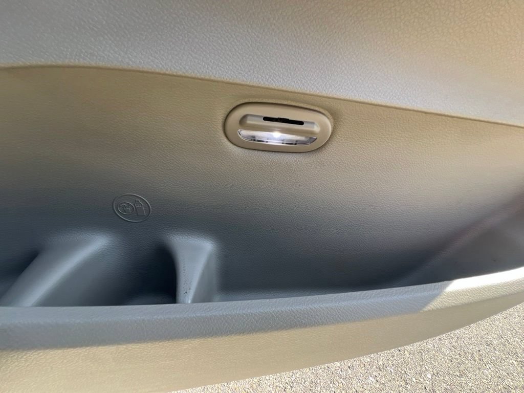 Used 2014 Chrysler Town & Country Touring-L FWD image 23