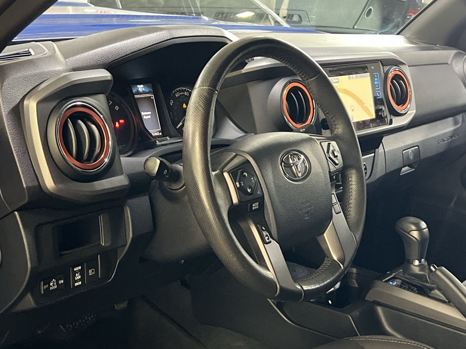Used 2018 Toyota Tacoma TRD Sport w/ Technology Package AWD/4WD image 17