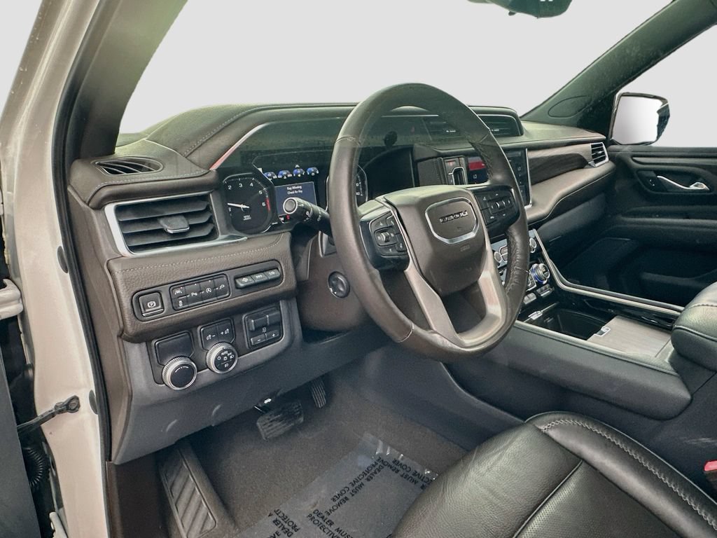 Used 2021 GMC Yukon XL Denali w/ Denali Premium Package RWD image 9