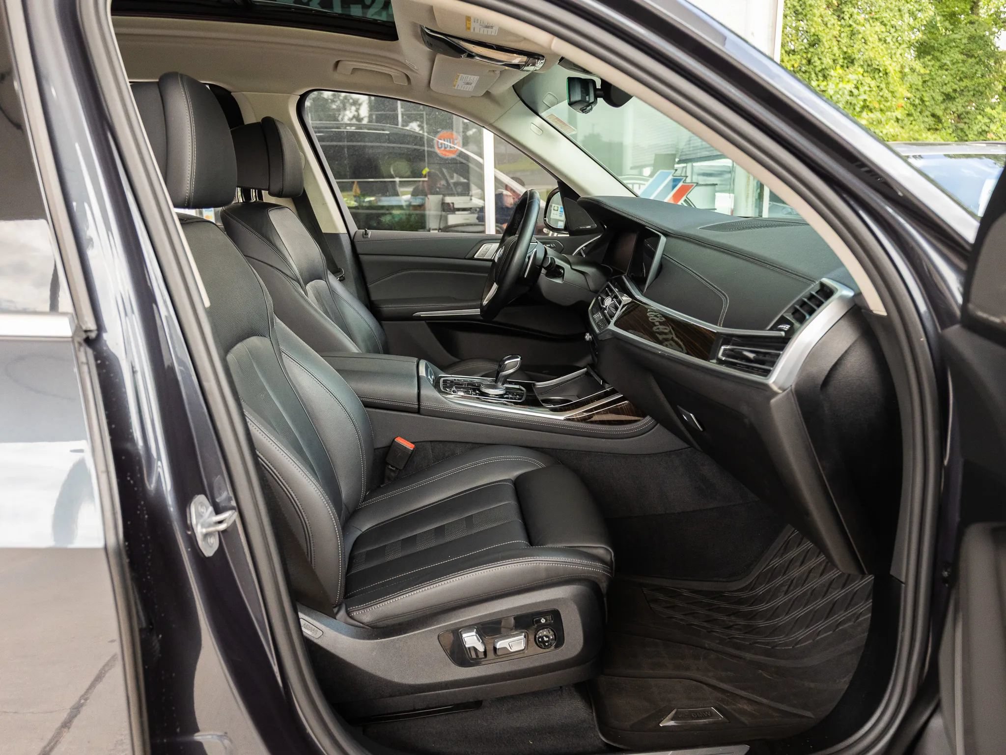 Used 2022 BMW X7 xDrive40i w/ Premium Package AWD/4WD image 21