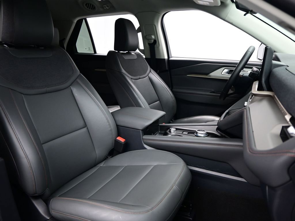 Used 2025 Ford Explorer Active w/ Active Comfort Package image 12