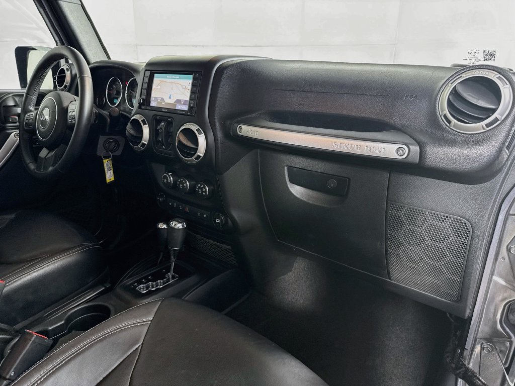 Used 2017 Jeep Wrangler Unlimited Rubicon w/ Connectivity Group AWD/4WD image 32
