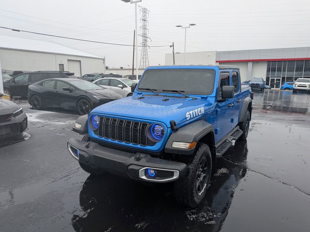 Used 2024 Jeep Gladiator Sport image 3