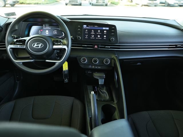 Used 2026 Hyundai Elantra SE FWD image 28