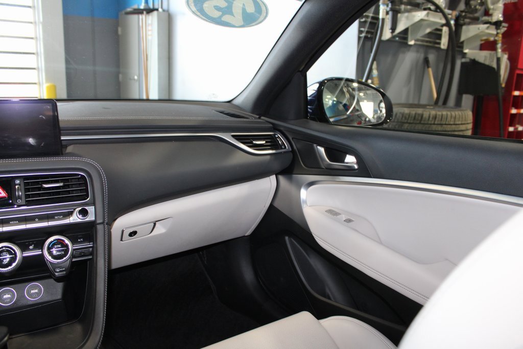 Used 2023 Genesis G70 2.0T image 23