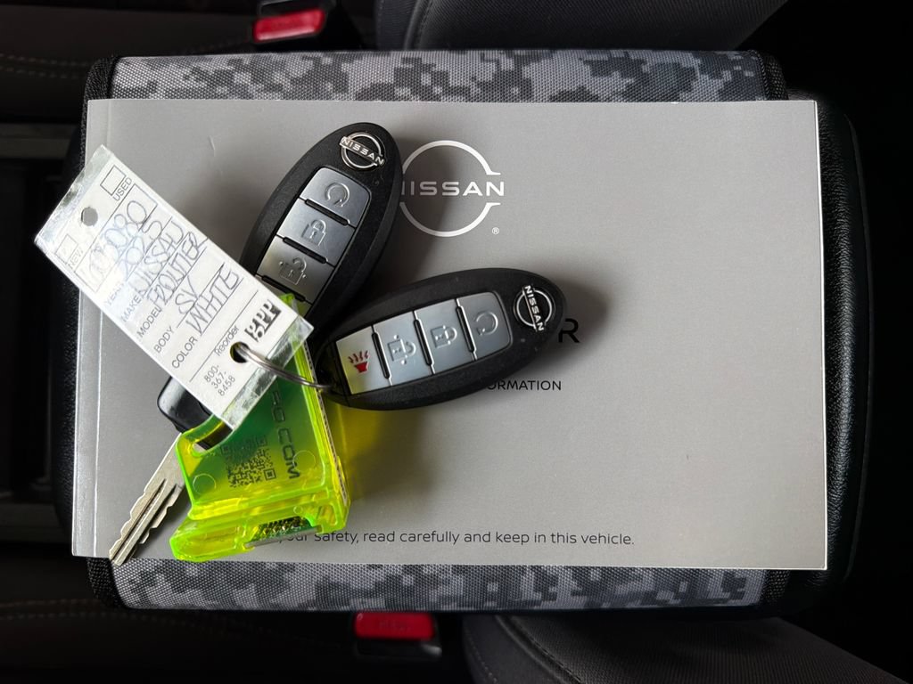 Used 2025 Nissan Frontier SV w/ SV Convenience Package RWD image 32